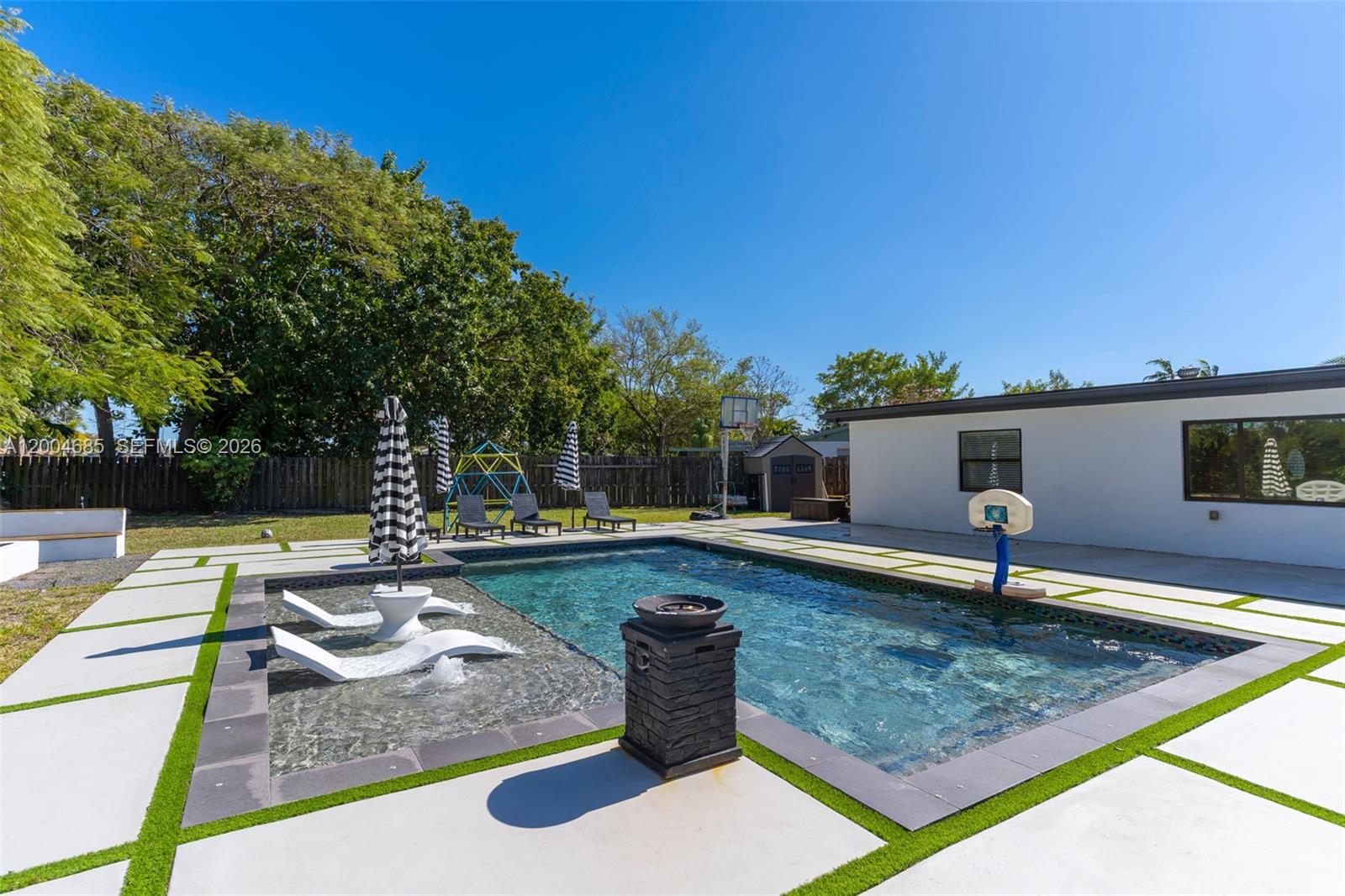 KENDALE LAKES SEC 4 - Residential