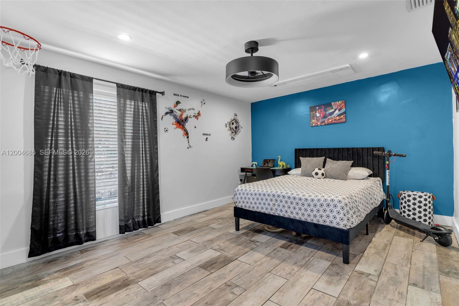 KENDALE LAKES SEC 4 - Residential