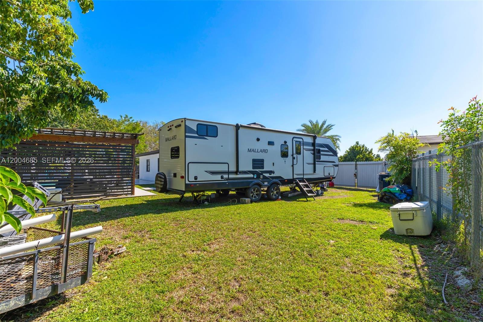 KENDALE LAKES SEC 4 - Residential