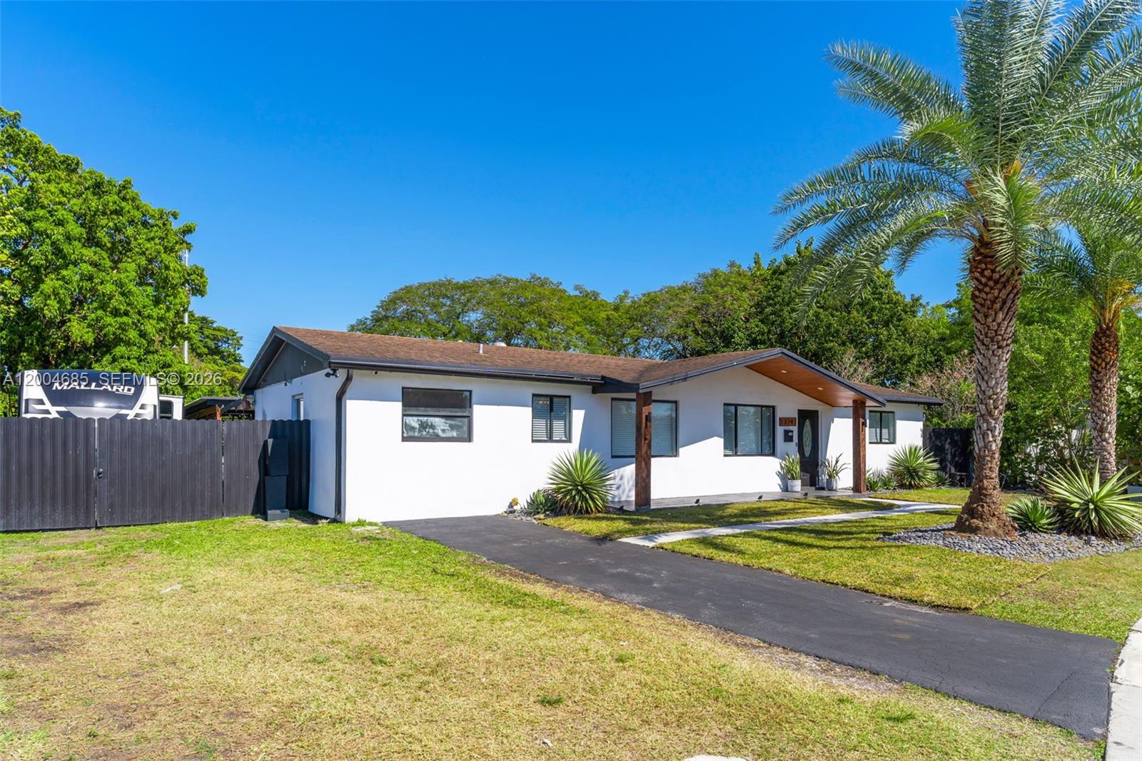 KENDALE LAKES SEC 4 - Residential