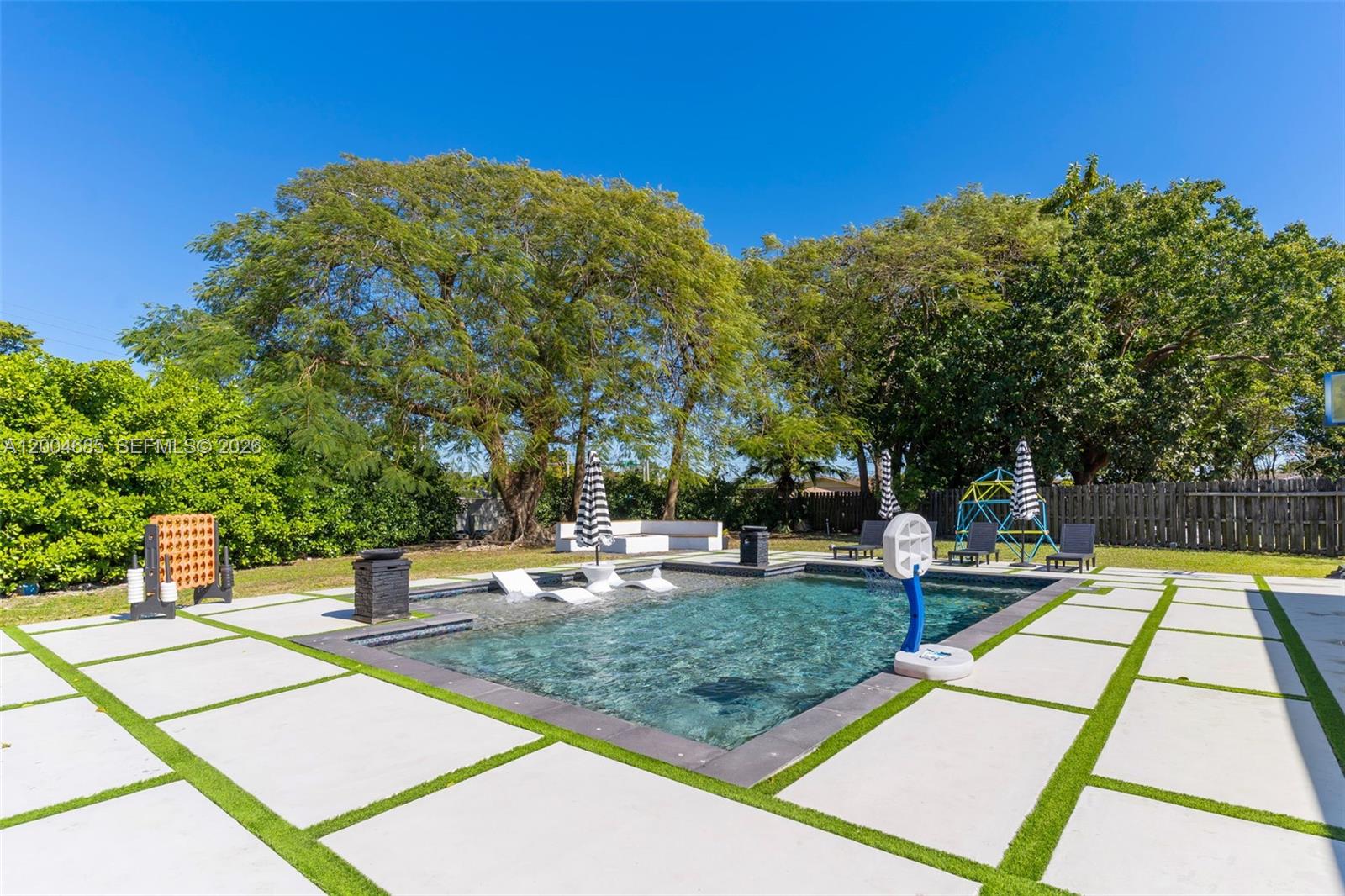 KENDALE LAKES SEC 4 - Residential