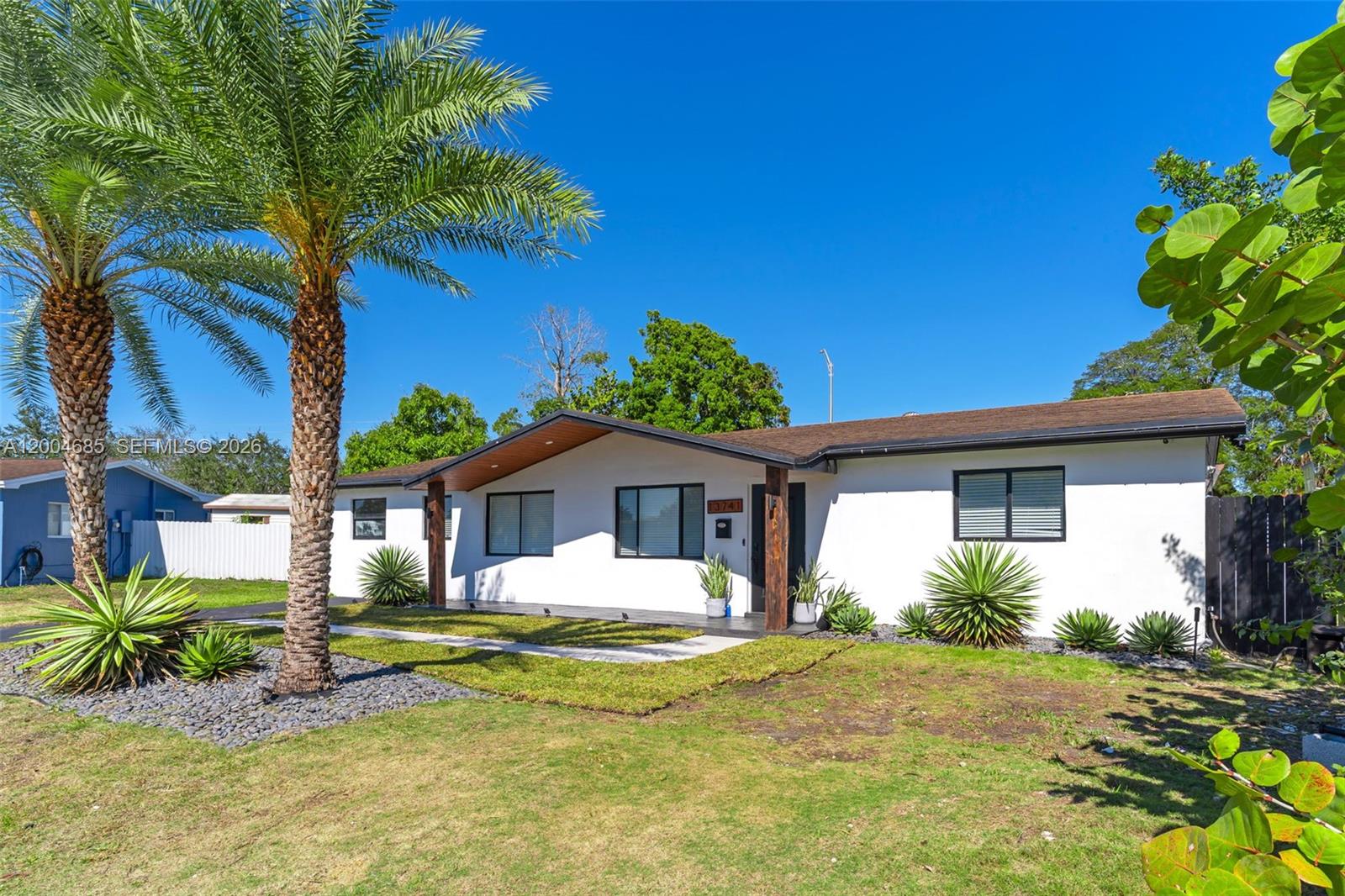 KENDALE LAKES SEC 4 - Residential