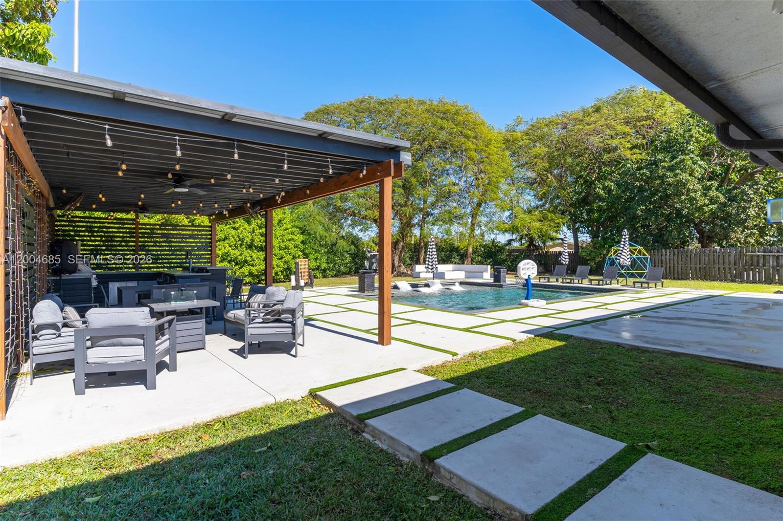 KENDALE LAKES SEC 4 - Residential