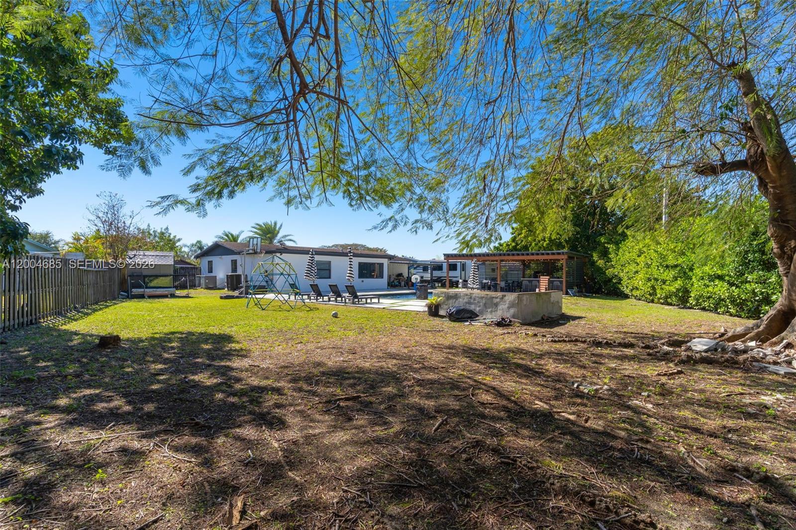 KENDALE LAKES SEC 4 - Residential