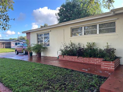 Photo of 7040 Thomas St, Hollywood, FL 33024 (MLS # A11903453) Photo of 7040 Thomas St, Hollywood, FL 33024 (MLS # A11903453)