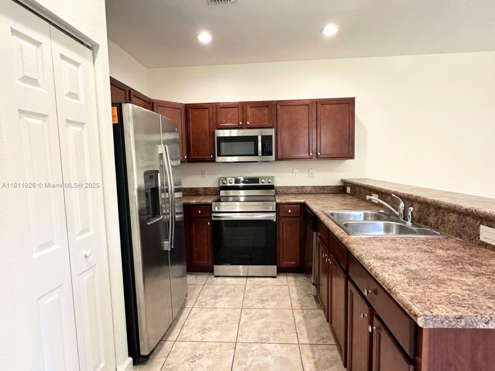 MARTINIQUE AT OASIS REPLA - Residential Lease