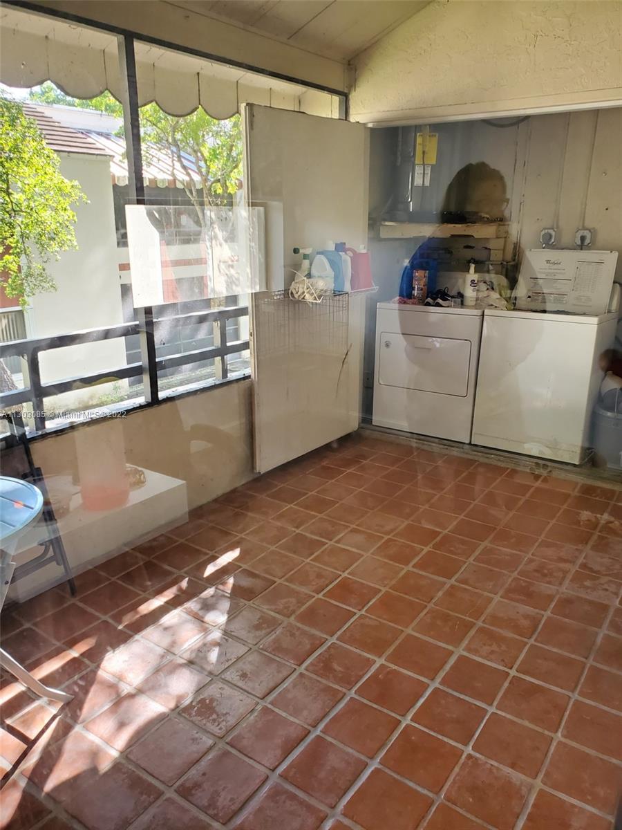 QUATRAINE CONDO - Residential