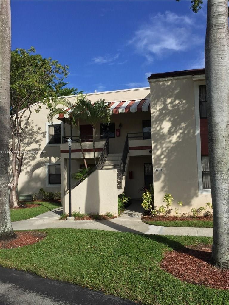 QUATRAINE CONDO - Residential