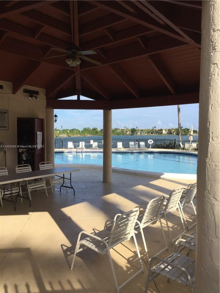 QUATRAINE CONDO - Residential