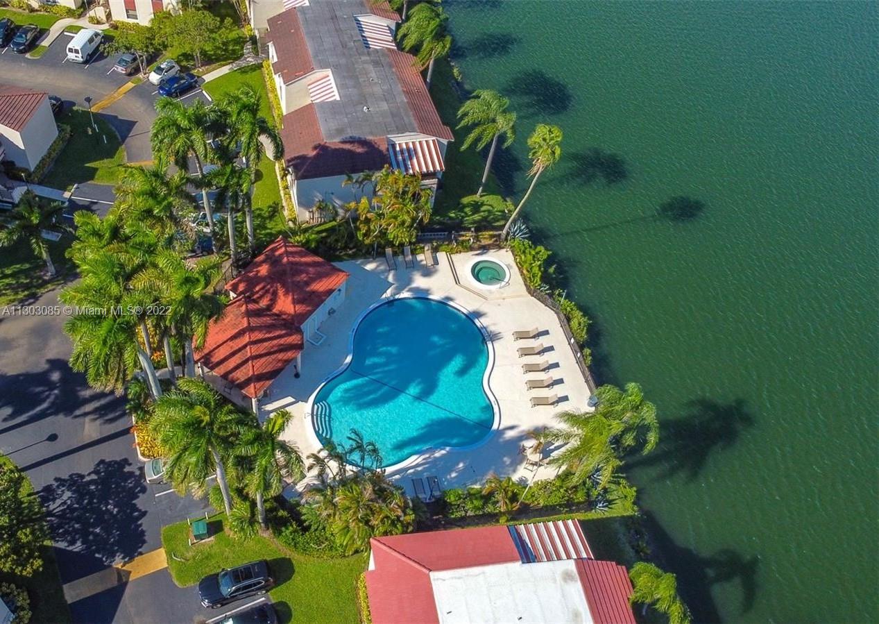 QUATRAINE CONDO - Residential