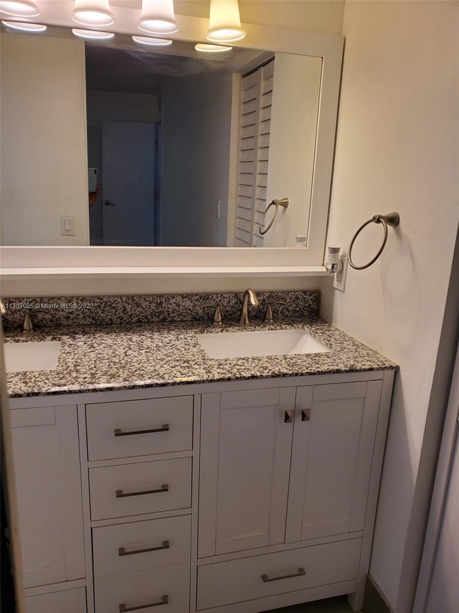 QUATRAINE CONDO - Residential