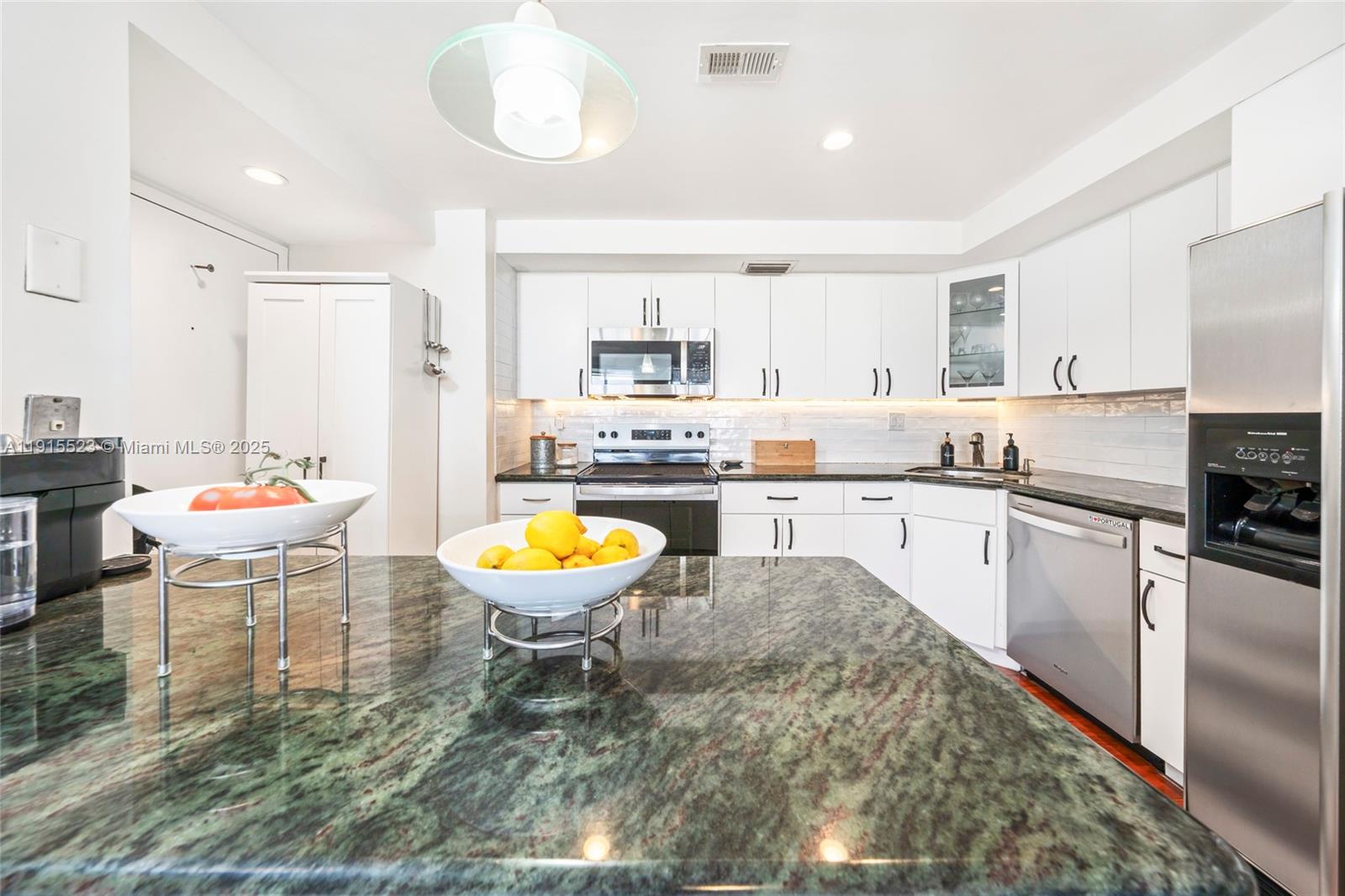 BAYVIEW TOWERS CONDO SOUT - Residential