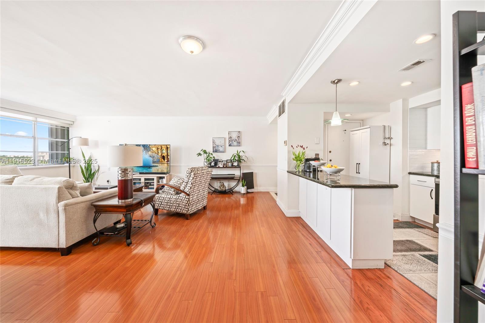 BAYVIEW TOWERS CONDO SOUT - Residential