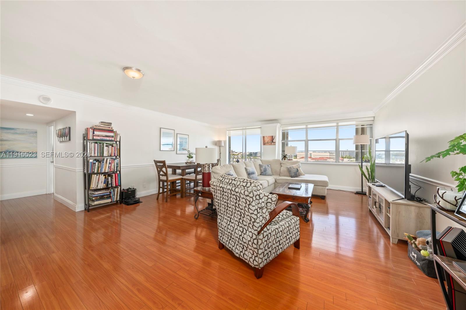 BAYVIEW TOWERS CONDO SOUT - Residential