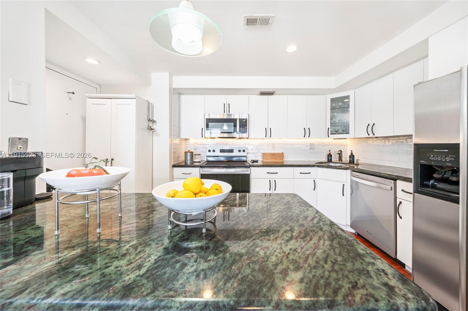 BAYVIEW TOWERS CONDO SOUT - Residential