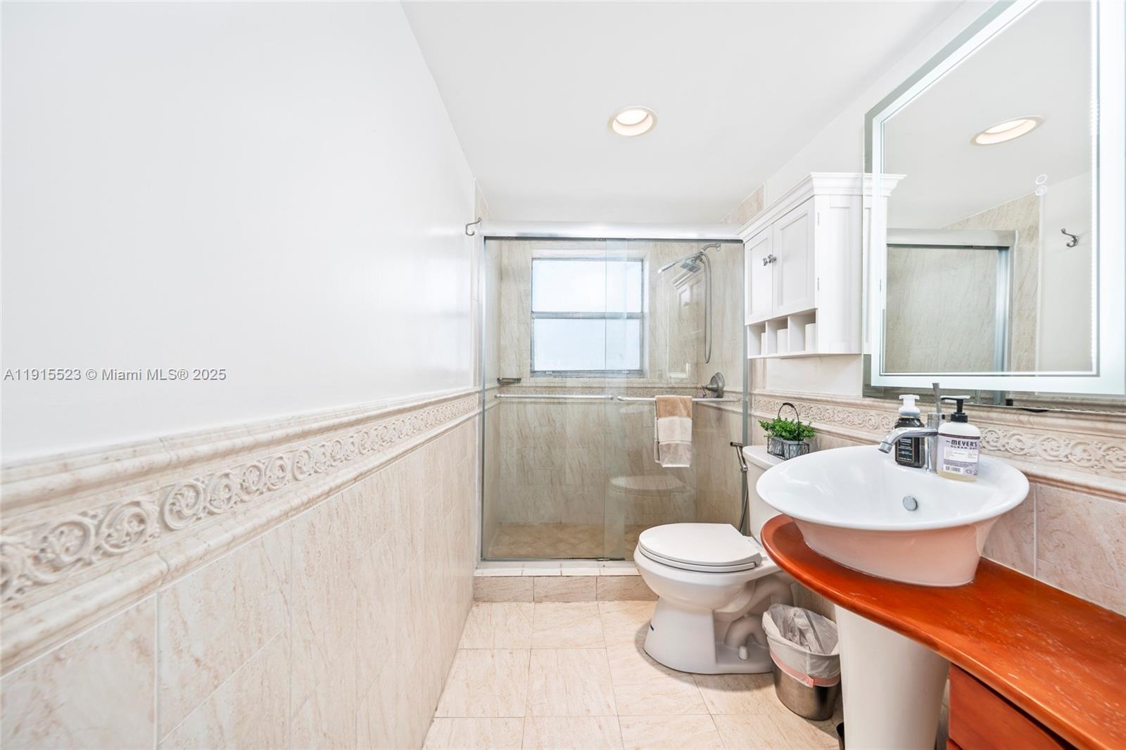 BAYVIEW TOWERS CONDO SOUT - Residential