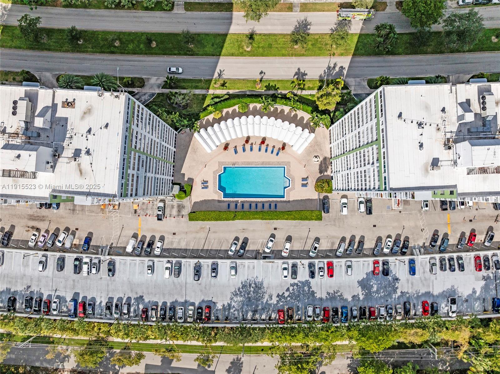 BAYVIEW TOWERS CONDO SOUT - Residential