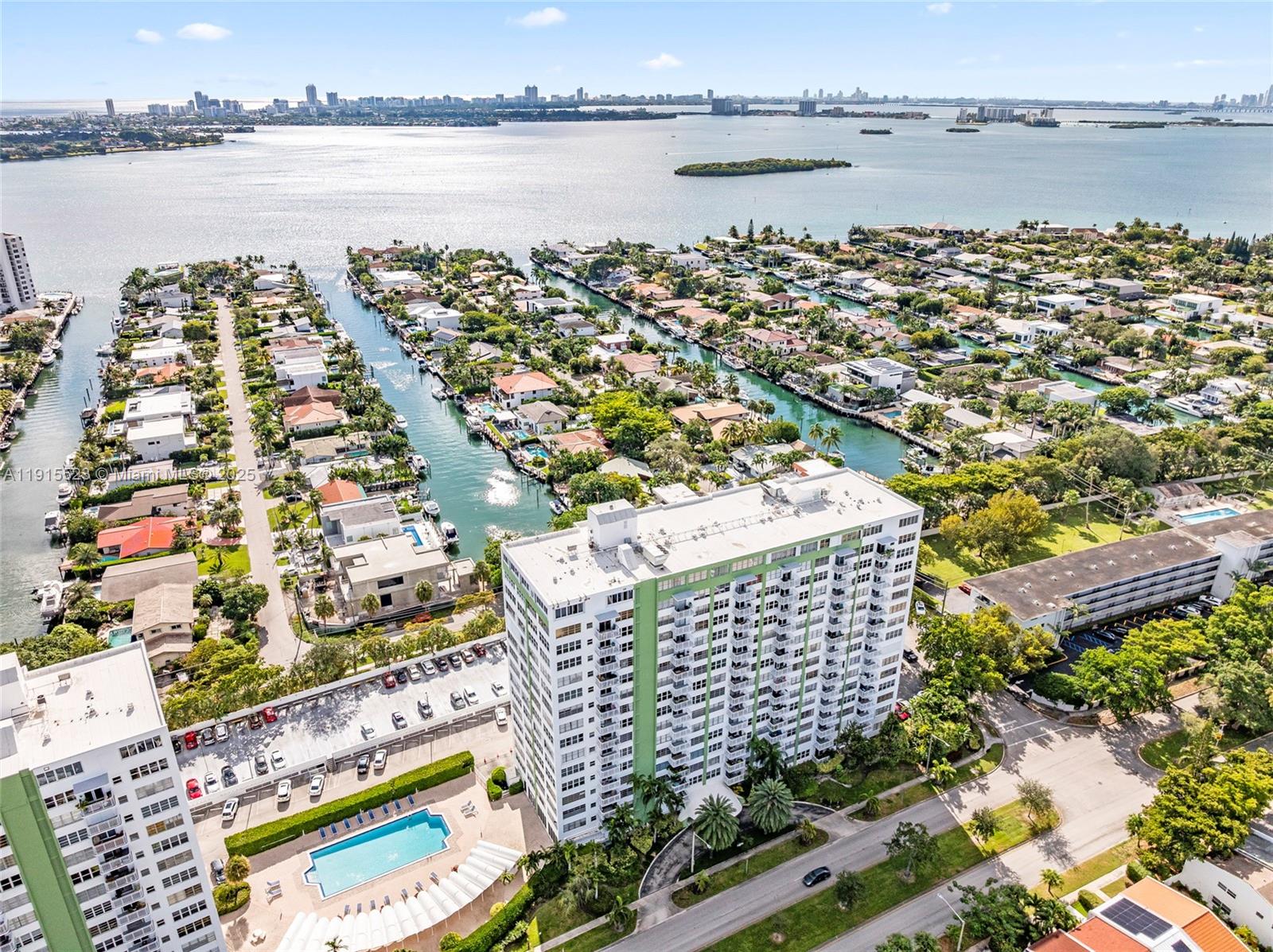 BAYVIEW TOWERS CONDO SOUT - Residential