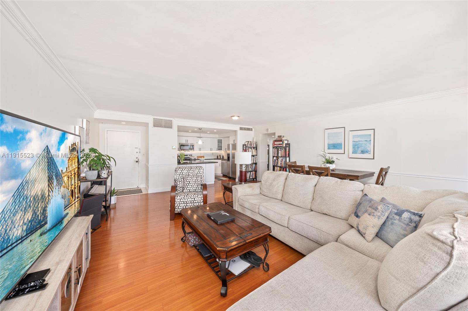 BAYVIEW TOWERS CONDO SOUT - Residential