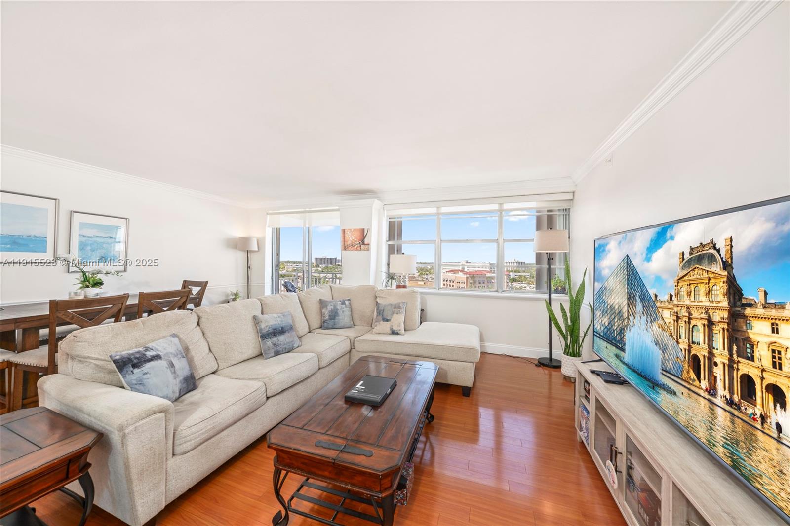 BAYVIEW TOWERS CONDO SOUT - Residential