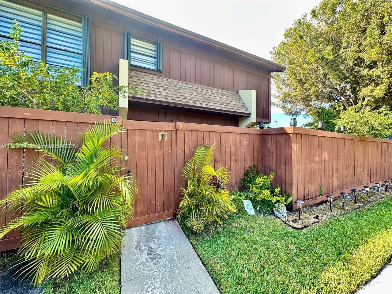 Property for Sale at 6977 Sw 115th Pl B33, Miami, Broward County, Florida - Bedrooms: 2 
Bathrooms: 2  - $440,000