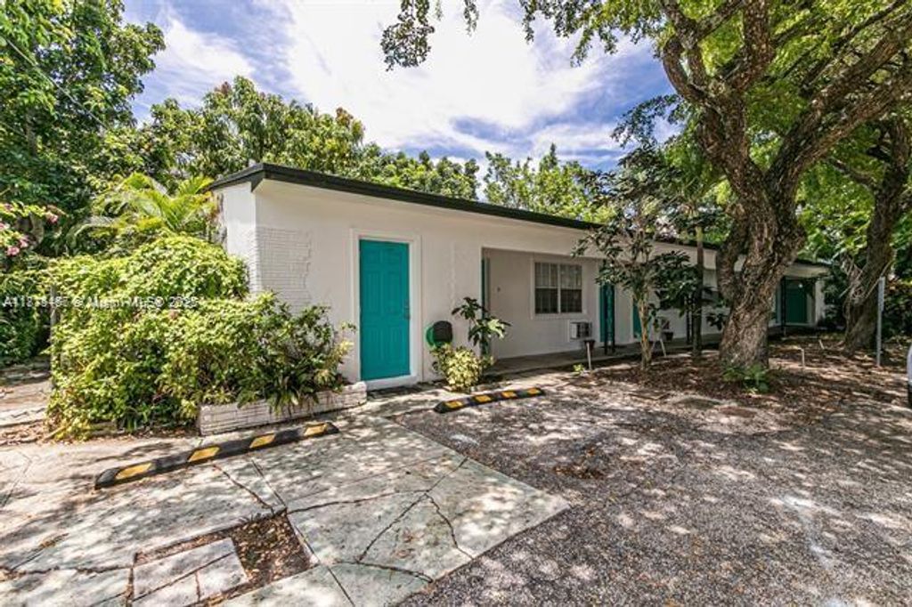 Photo of 1717 NE 12th St, Fort Lauderdale, FL 33304 (MLS # A11875467)