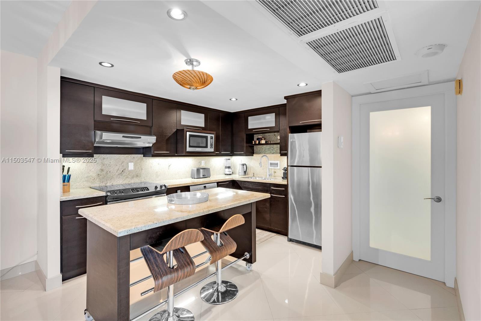 2301 Collins Ave 1006