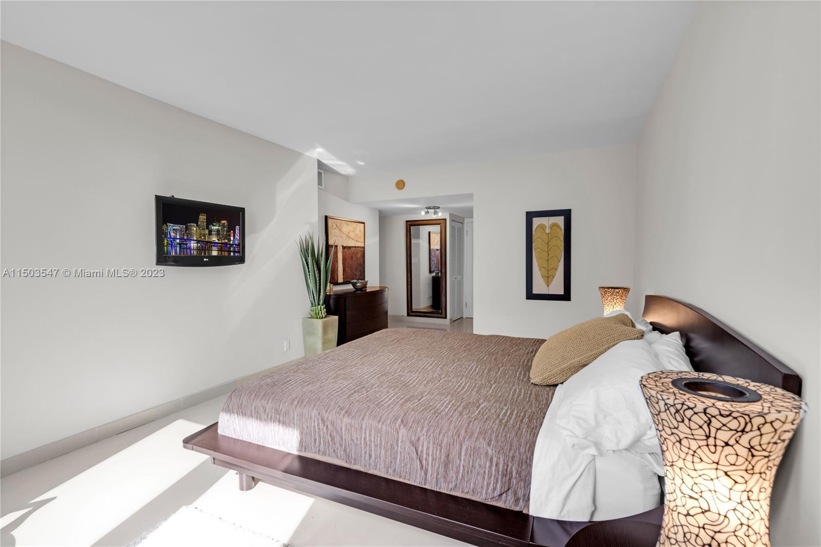 RONEY PALACE CONDO - Residential