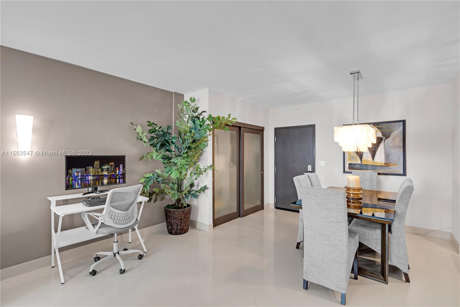 2301 Collins Ave 1006