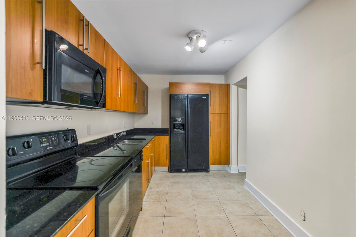 RESIDENCES ON HOLLYWOOD B - Residential