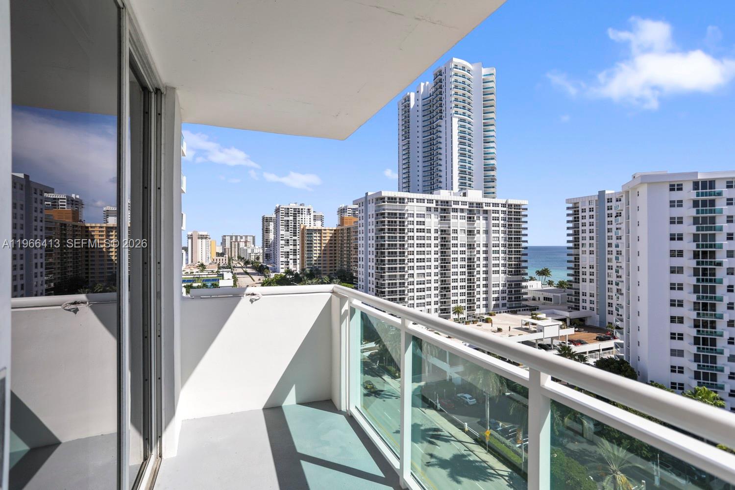 RESIDENCES ON HOLLYWOOD B - Residential