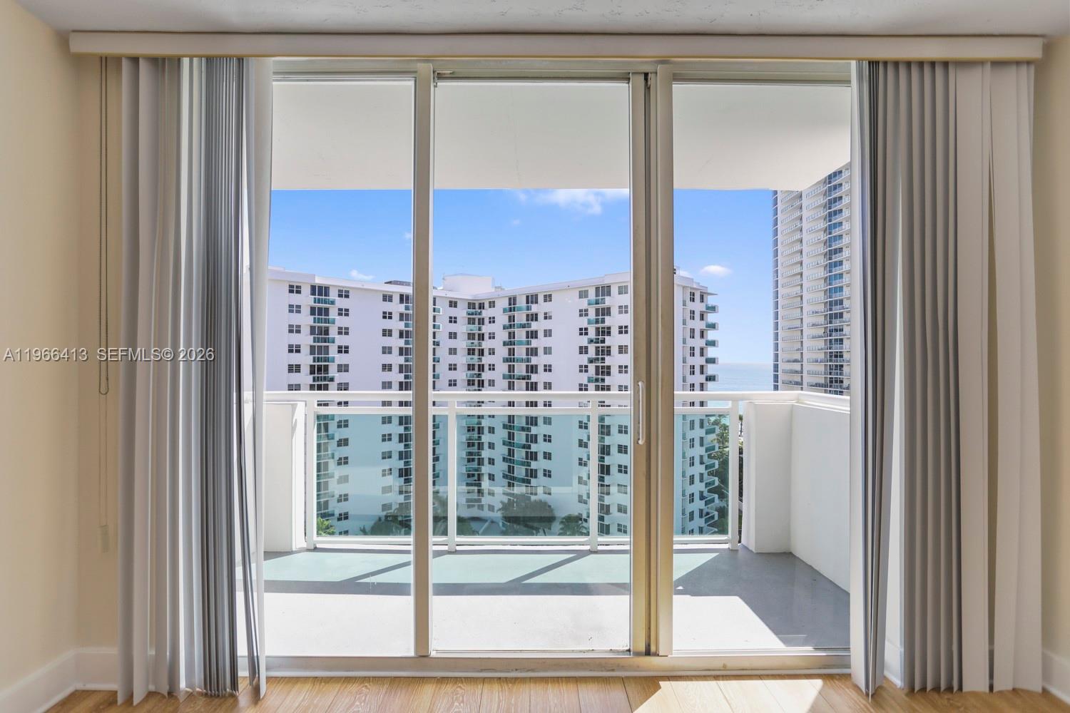 RESIDENCES ON HOLLYWOOD B - Residential