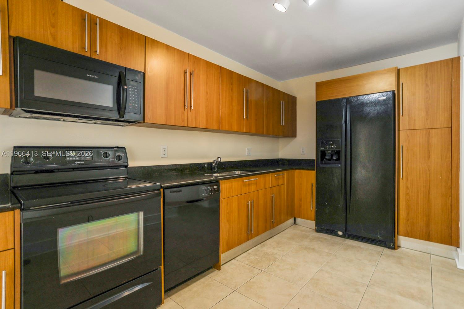 RESIDENCES ON HOLLYWOOD B - Residential