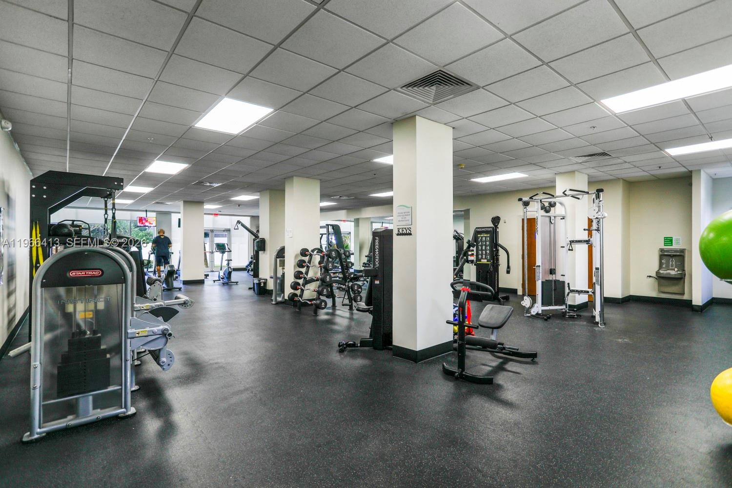 RESIDENCES ON HOLLYWOOD B - Residential