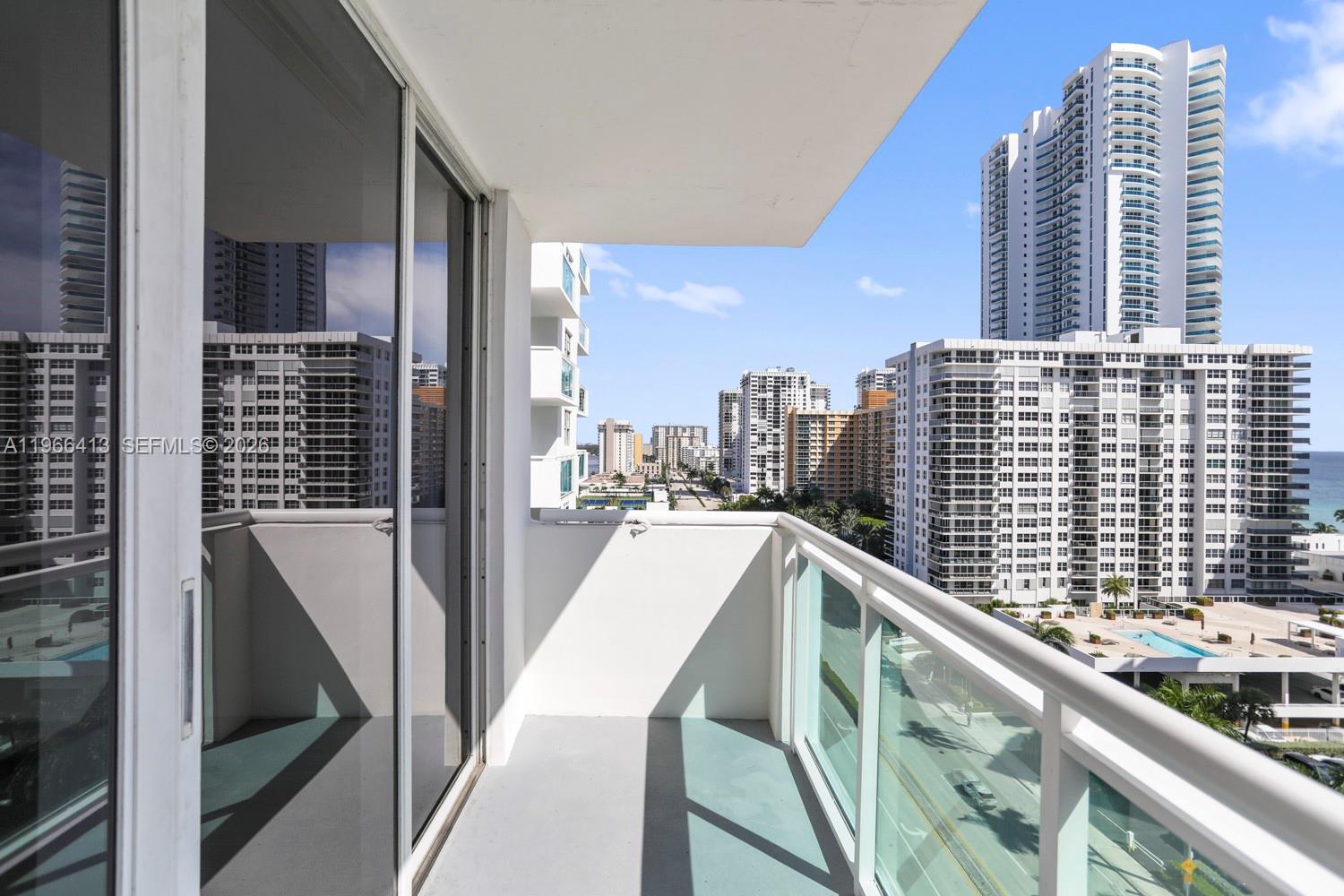 RESIDENCES ON HOLLYWOOD B - Residential