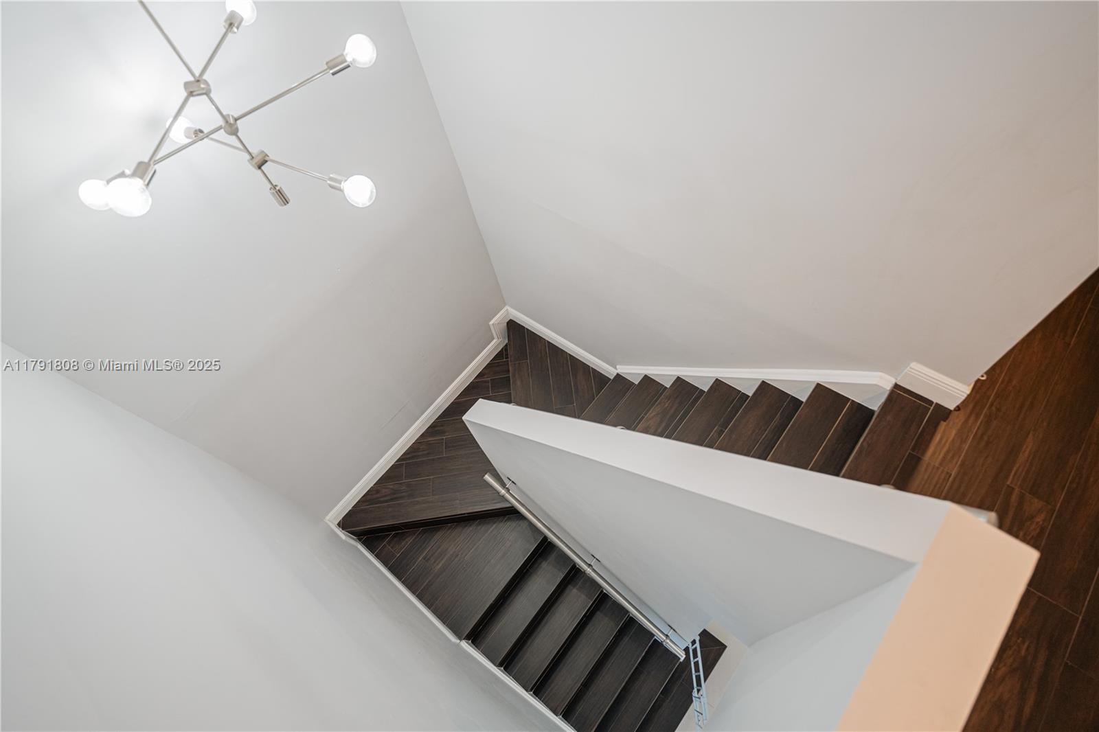 CRISTAL VILLAS CONDO - Residential