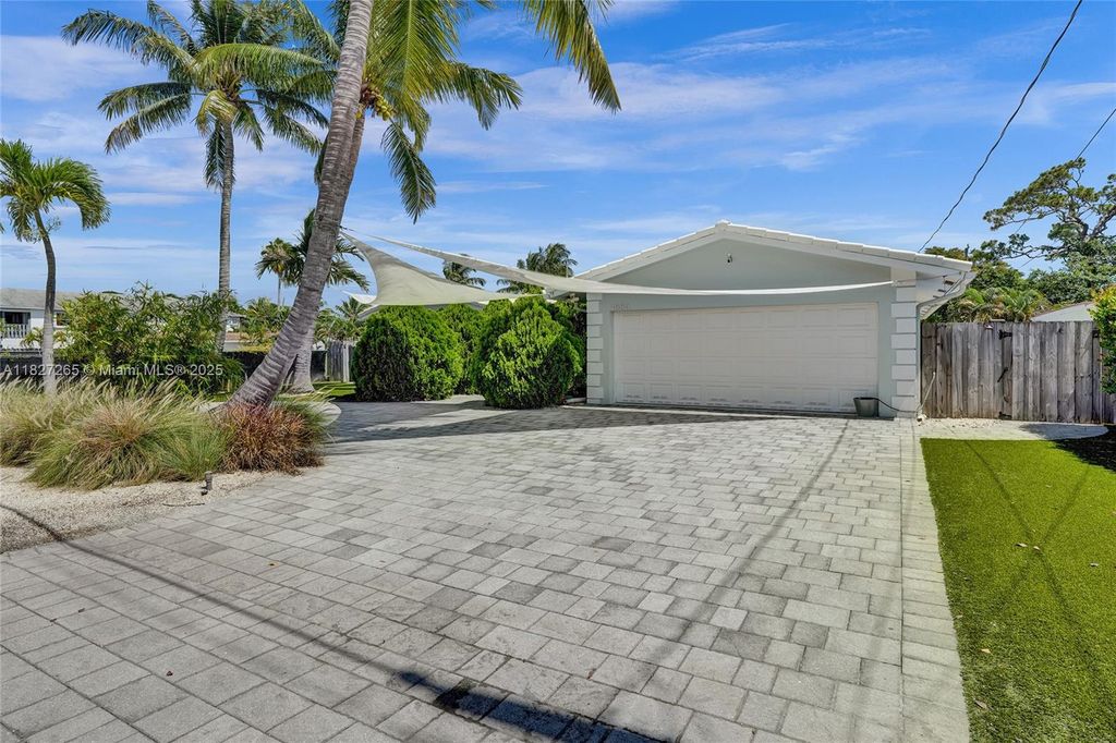 Photo of 1555 NE 35th St, Oakland Park, FL 33334 (MLS # A11827265)