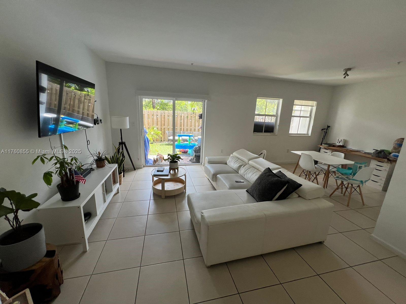 8900 Nw 97th Ave 104, Doral, Miami-Dade County, Florida - 3 Bedrooms  
2 Bathrooms - 