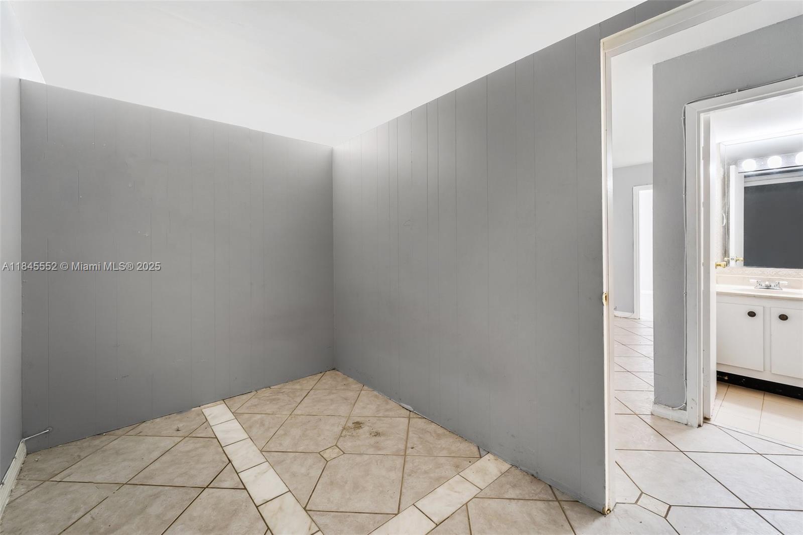 PLAZA OF AMERICAS CONDO P - Residential