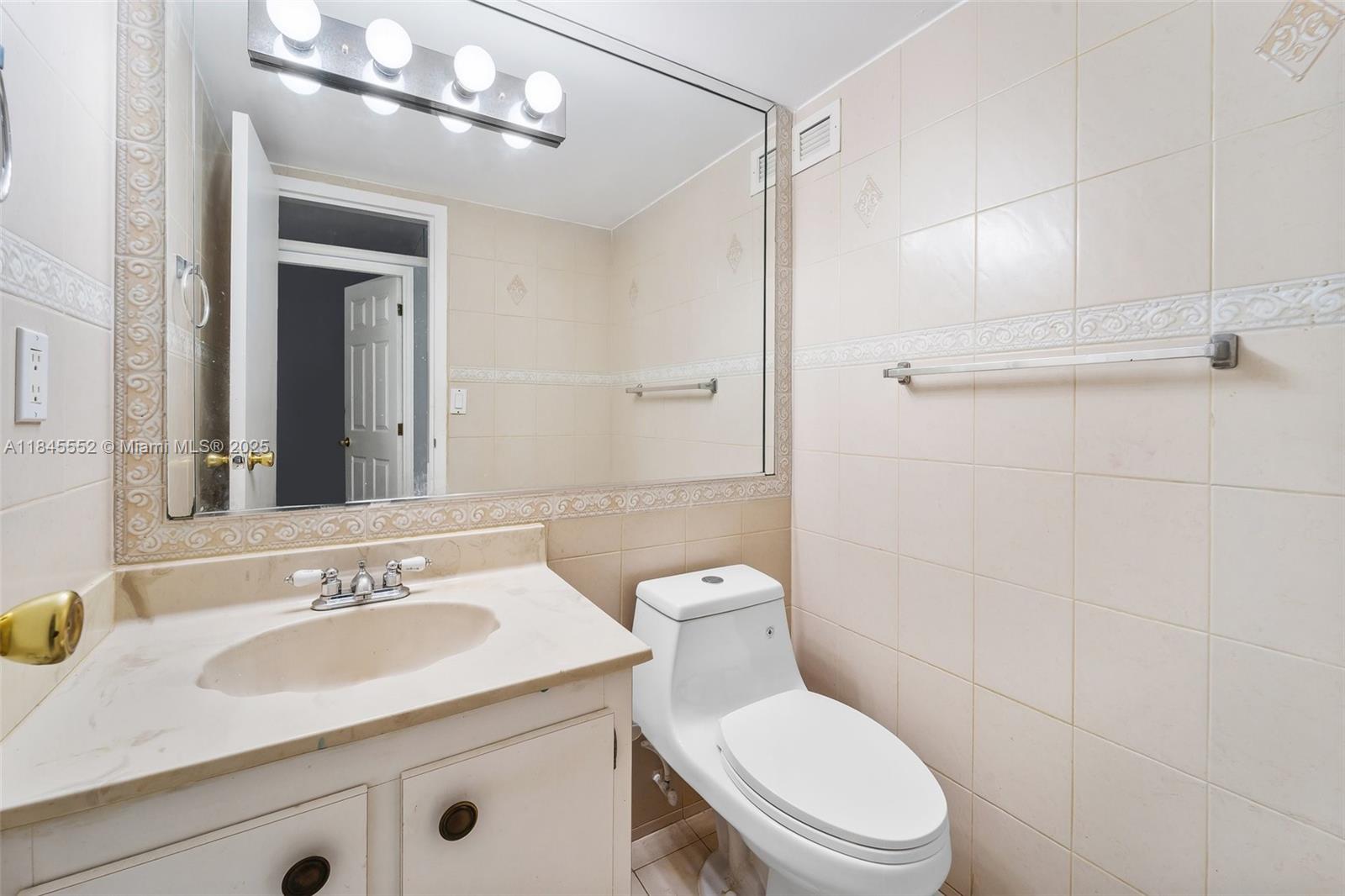 PLAZA OF AMERICAS CONDO P - Residential