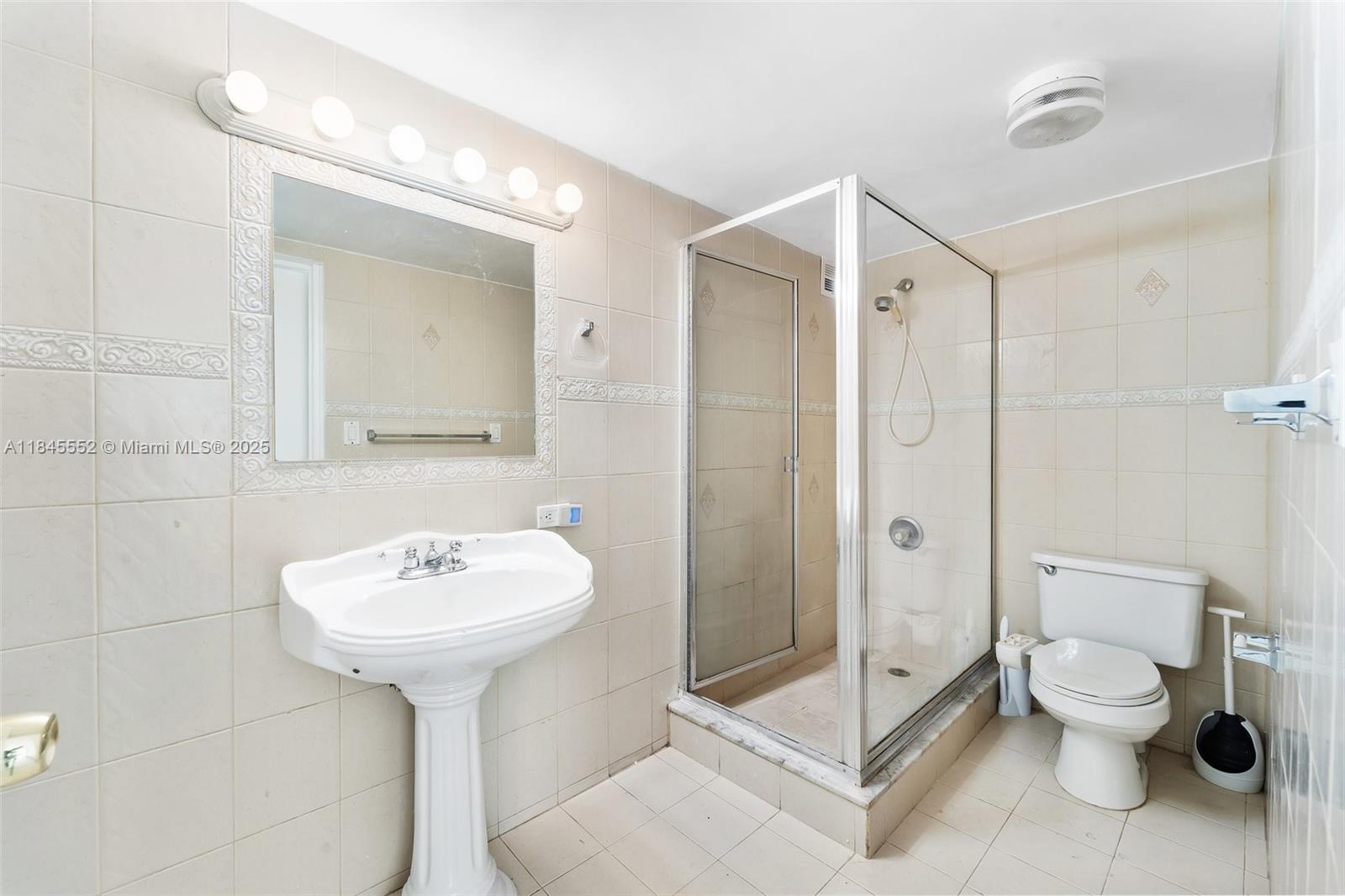 PLAZA OF AMERICAS CONDO P - Residential