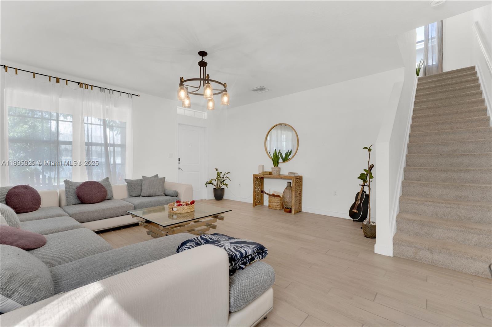 ROYAL HOMES WEST - Residential