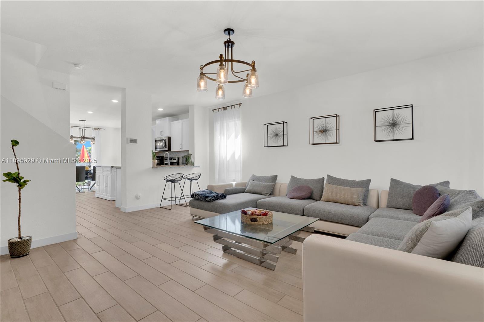 ROYAL HOMES WEST - Residential