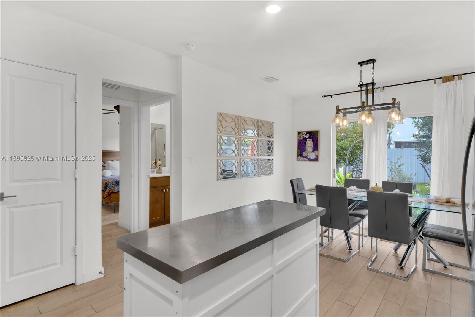 ROYAL HOMES WEST - Residential