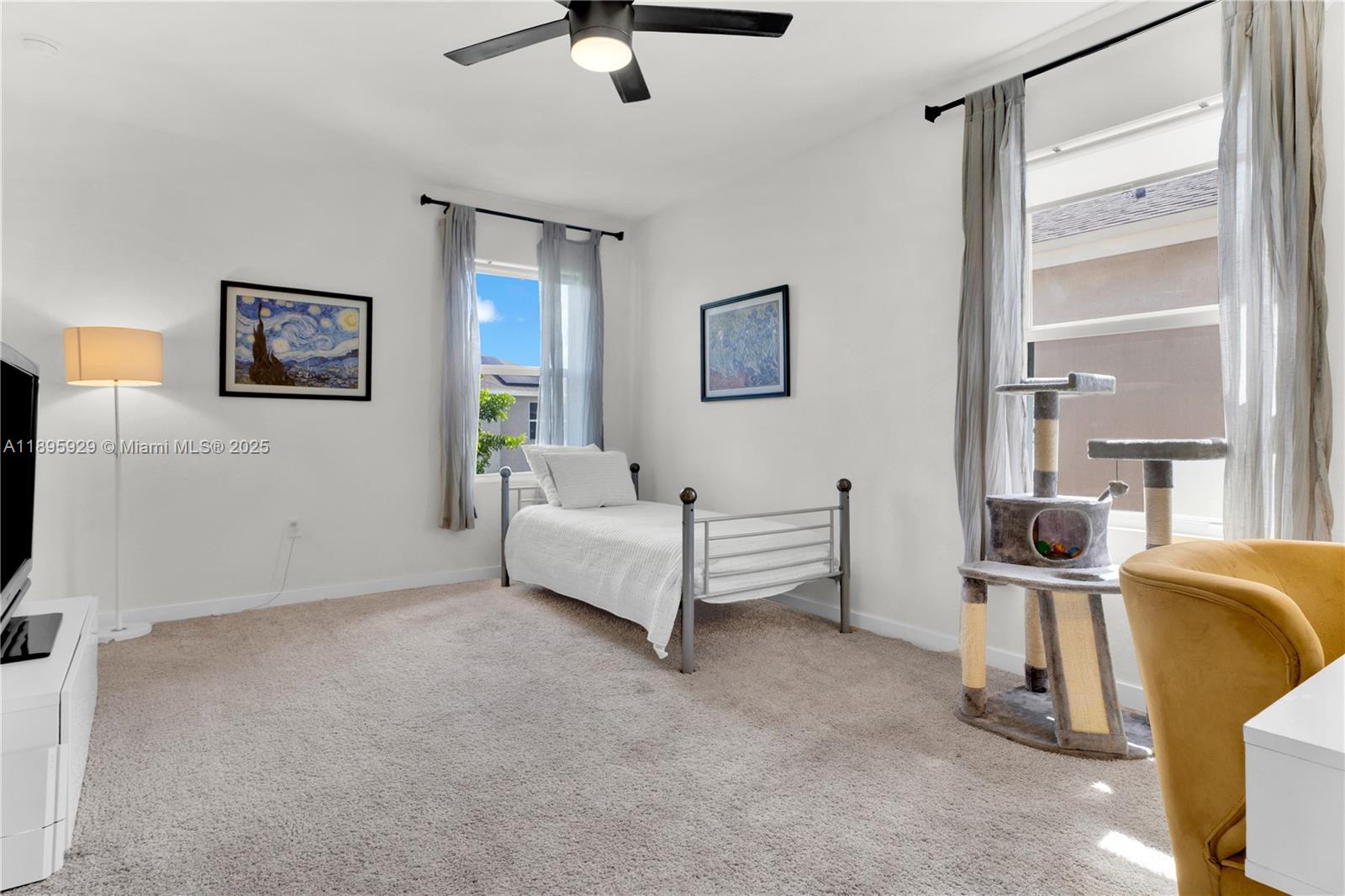 ROYAL HOMES WEST - Residential