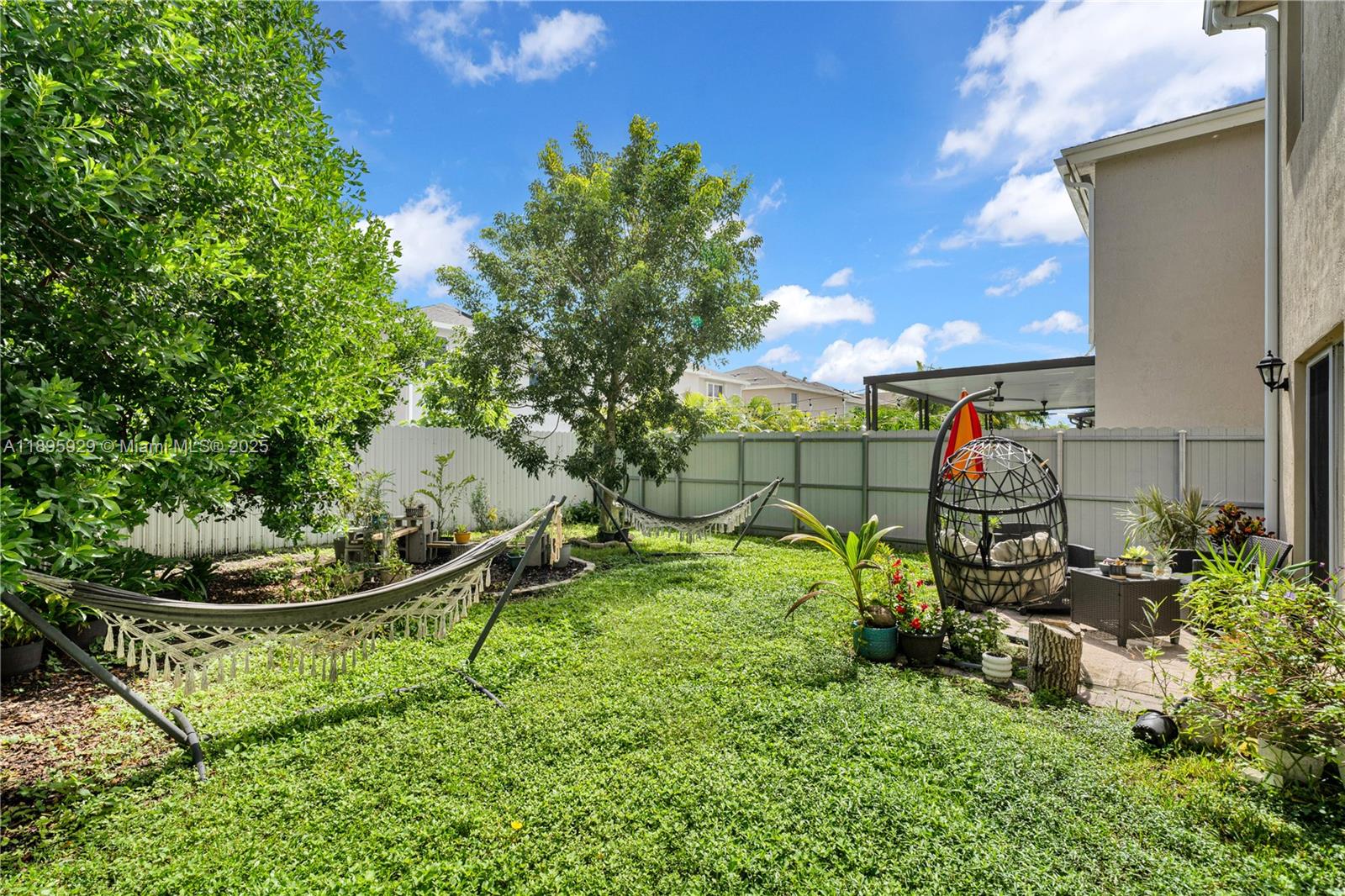 ROYAL HOMES WEST - Residential