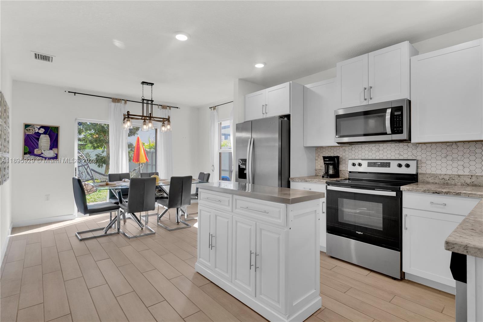 ROYAL HOMES WEST - Residential