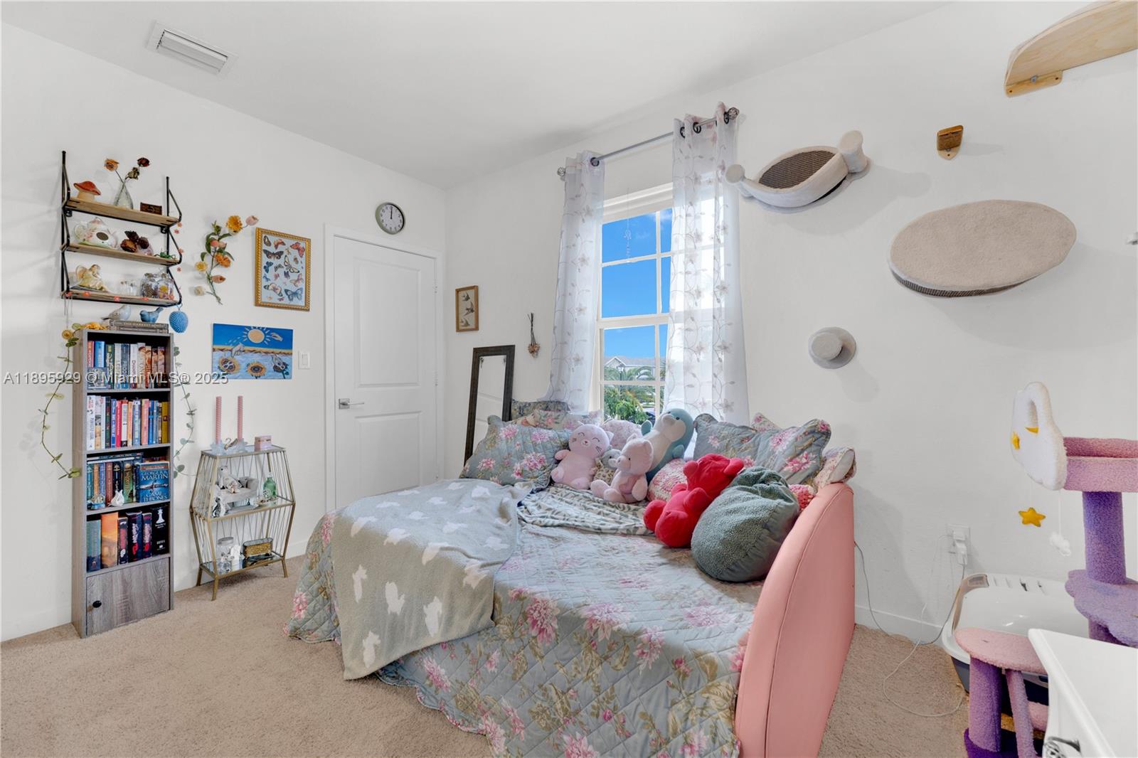 ROYAL HOMES WEST - Residential