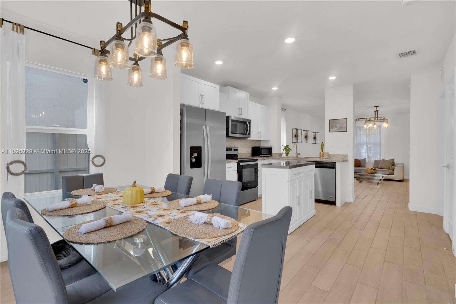 ROYAL HOMES WEST - Residential