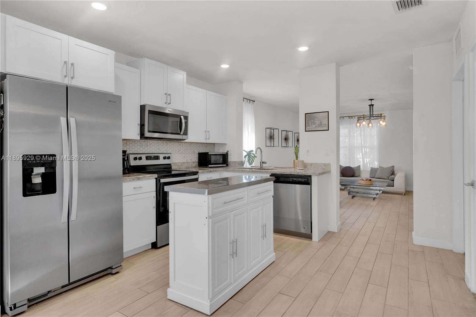 ROYAL HOMES WEST - Residential